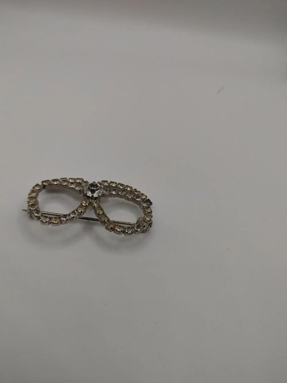 VTG BROOCH/PIN  Silver -Tone Bow CLEAR Rhinestones